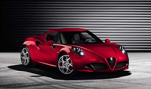 Alfa Romeo - E pronta la versione definitiva della supercar Alfa Romeo 4C, che stup il parterre di Ginevra nel 2011, quando sfil in veste di Concept.